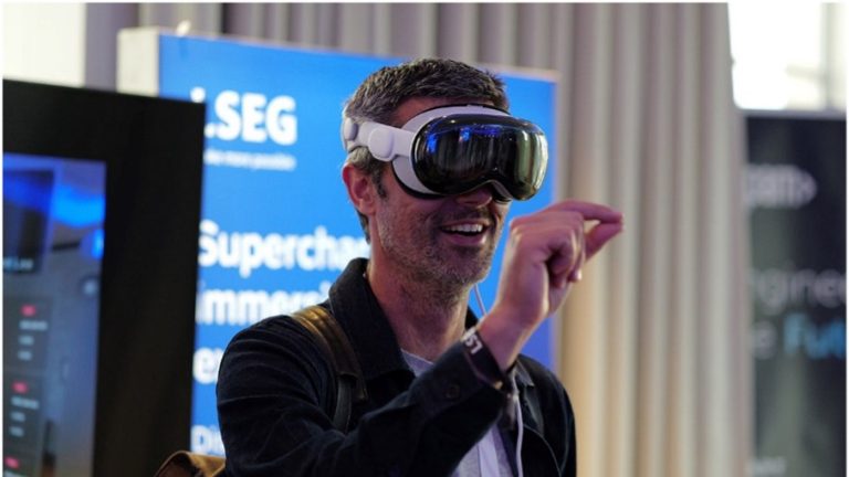 Attendee experiencing LSEG Workspace in Apple Vision Pro at the Financial Markets Connect 2025.