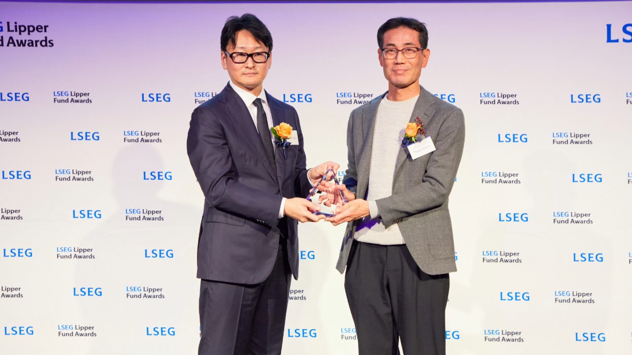 確定拠出年金 株式部門受賞会社、 三井住友DSアセットマネジメント株式会社、常務執行役員 永井尚人様ご登壇の写真。